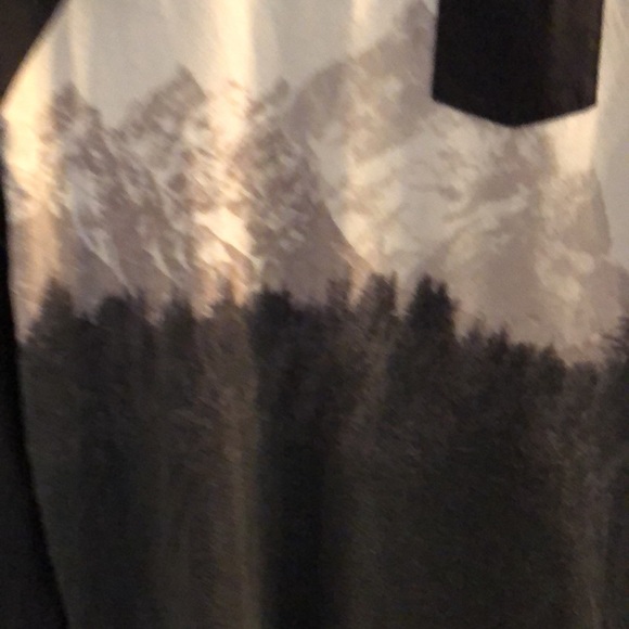 A&F long sleeve t shirt - Picture 4 of 5